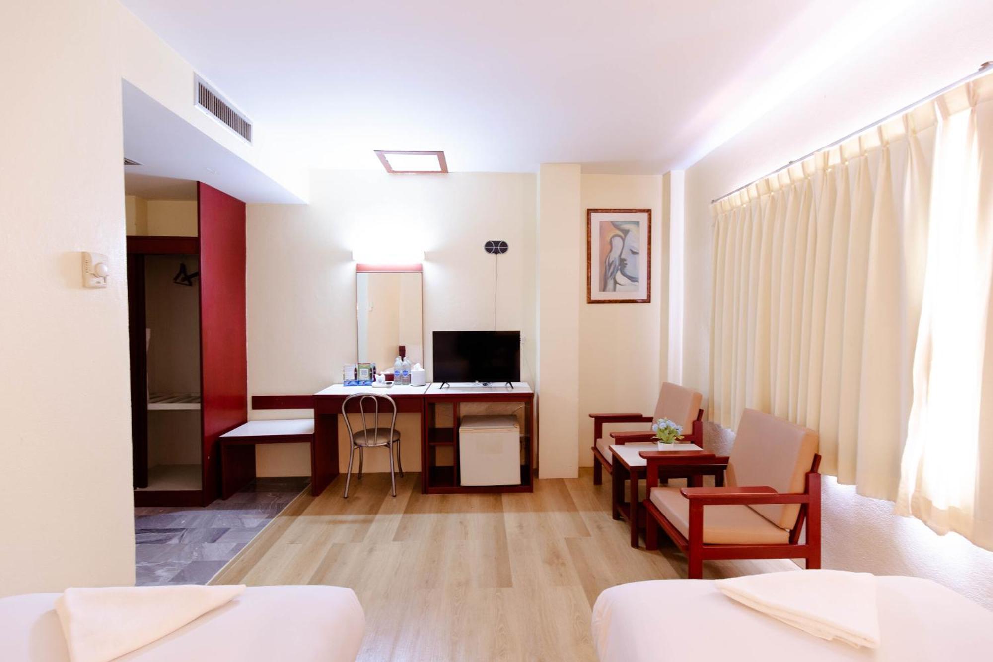 Chumphon Palace Hotel Extérieur photo
